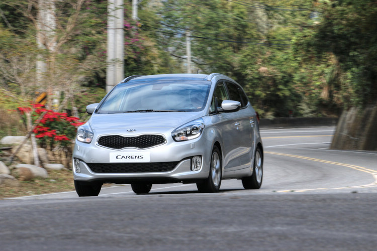 懸吊設定偏軟,加上煞車效果不夠犀利,致使運動性能打了折扣。