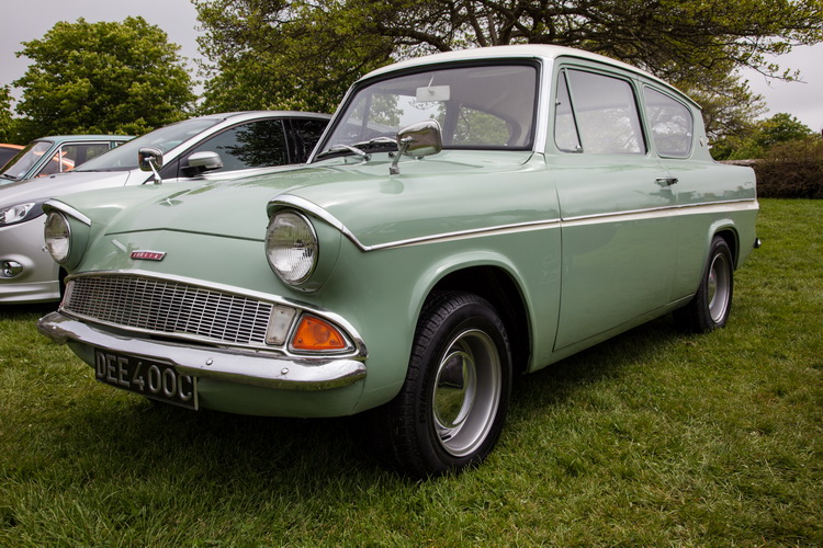 Ford Anglia Deluxe