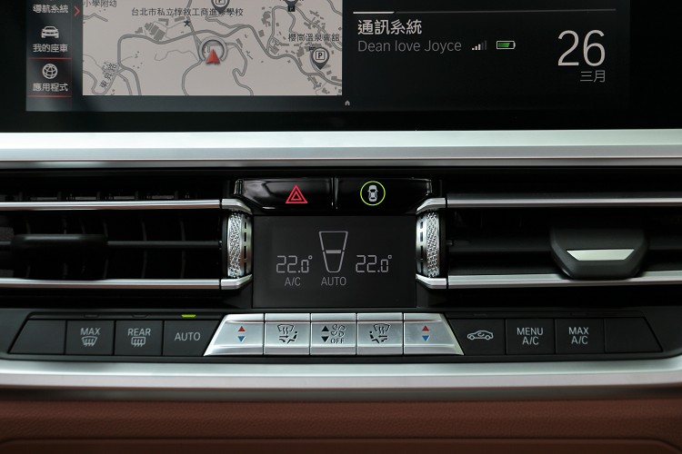 冷氣控制介面簡化到非常精實。