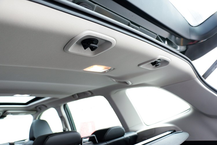 後車廂有便利掛勾,可靈活運用增加置物空間實用性。