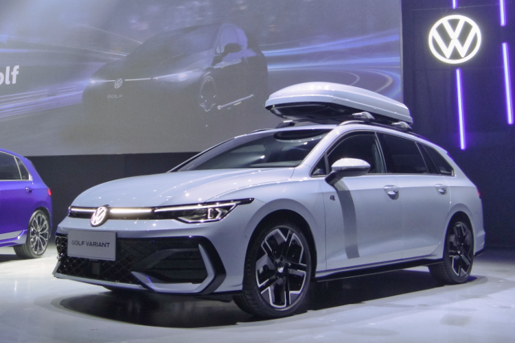 旅行車型軸距較掀背車型長49mm,賦予寬闊車內空間與最多1,642公升的驚人裝載容量。