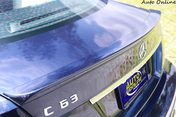 小鴨尾翼外型雖然低調到不行,不過它是真正通過風洞測試具有下壓力效果的。