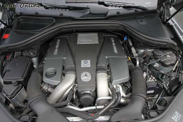 車重超過2.3公噸的車,百里加速竟然只要4.8秒,路上遇到可不要隨便單挑。