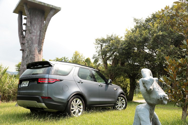 售價部分,SI4 HSE售價355萬元、SI6 HSE售價395萬元,兩者有40萬元價差,論CP值來看Discovery SI4 HSE絕對首選。