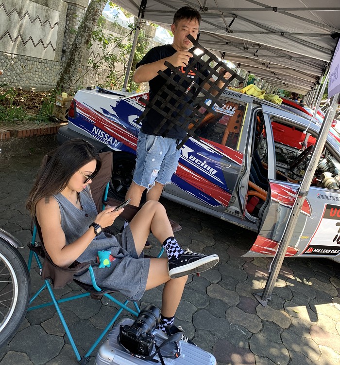 比賽前的整備非常重要,這一站特別檢查須裝賽車安全網,所有的安全配備必須合乎規定才能通過驗車下場比賽。