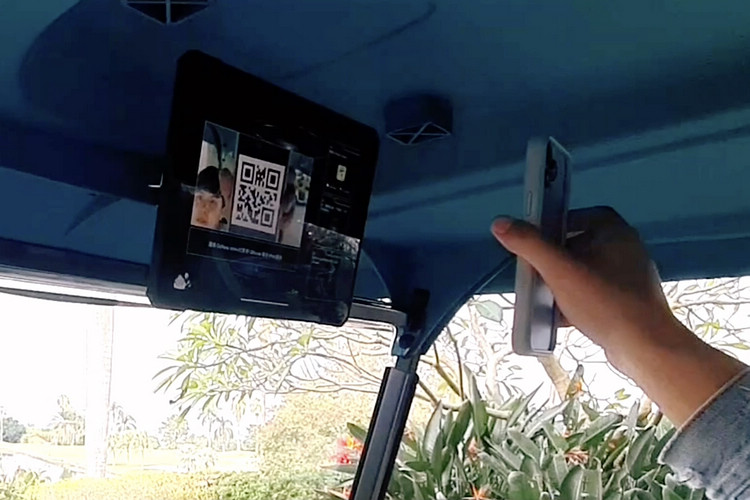 掃描QR Code即可解鎖球車。