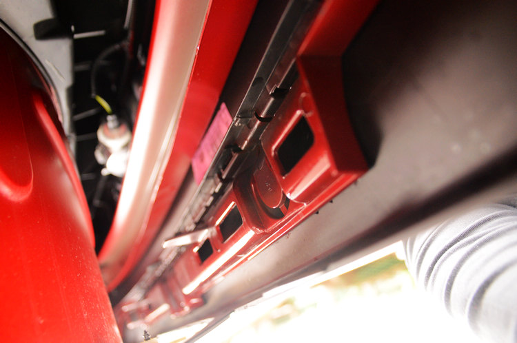 在部份消費者重視的所謂後保桿內鐵,208沒有像同級車那樣省略掉,銷售車型為標配項目。