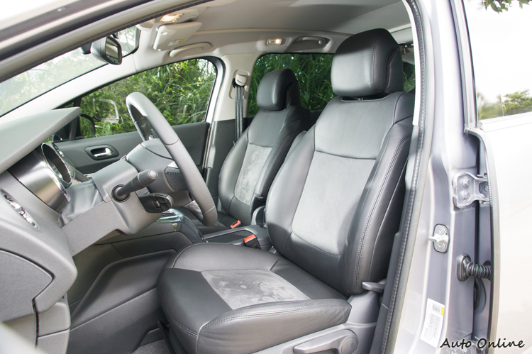 高階車型配真皮座椅,高度也可調。