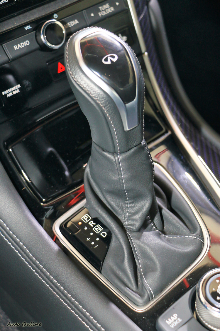 變速箱兩款車都搭載七速手自排變速系統。