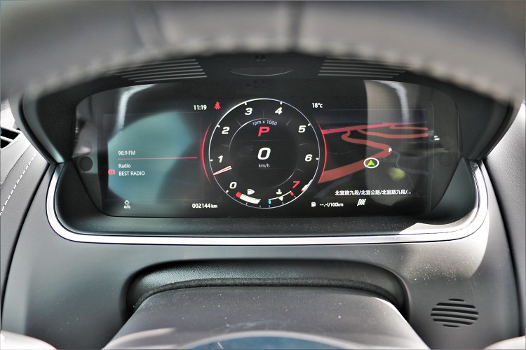 儀錶板可自行切換樣式,有單圓、雙圓或者地圖模式。