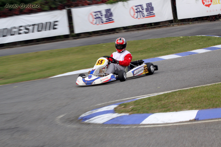 駕駛者的視野(EYES SIGHT)是另一項重點,必須將視野放遠,不能只盯著眼前彎道,眼光放到下一個彎道時,路線選擇才會完美。