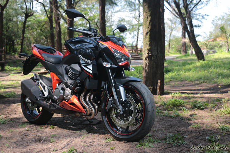 Z800在外觀以及用料的細膩度都相當講究,賣相絕佳。