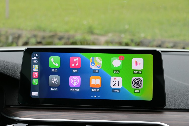 12.3吋超大中控台全彩螢幕看起來就是舒服,支援Apple CarPlay外接系統。
