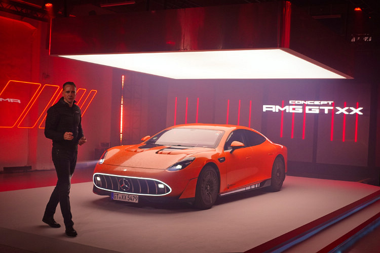 台灣賓士總裁 賴恩凱(Mark Raine)先生為 《CONCEPT AMG GT XX|性能新次元》揭開序幕。