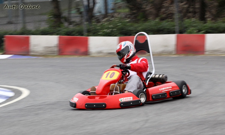 Rental-Kart動力較小,輪胎的抓地力好,容許的車手失誤較高。