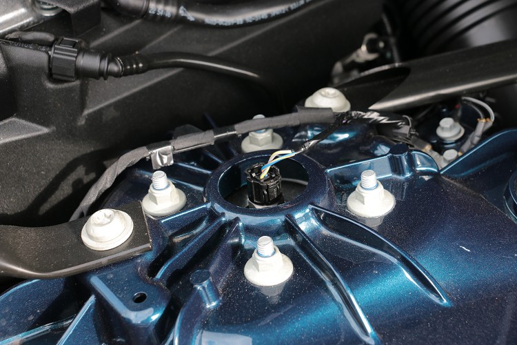 主動式電子懸吊在不同模式下,透過線控方式調整避震器阻尼硬度。