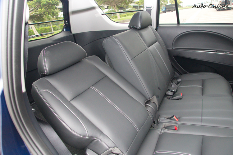 後排座椅椅背傾斜角度可調,讓乘客更自由調整最輕鬆的坐姿。