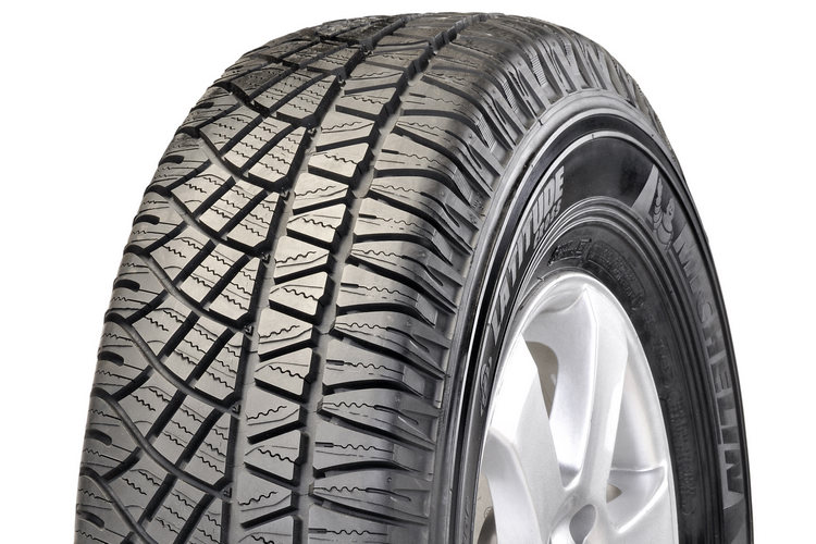 米其林Latitude Cross越野型SUV專用輪胎,除了能夠提供媲美正統越野胎的強大抓地力,更具備了公路用輪胎的舒適性,堪稱是越野玩家享受翻山越嶺樂趣時不可或缺的配備。