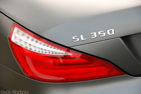 車燈導入LED科技,明亮的導光條是車尾最清晰的辨識焦點。