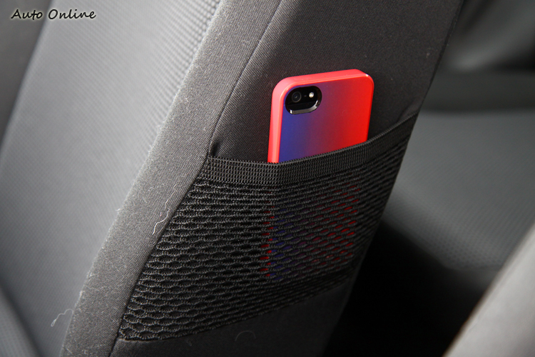 Citigo駕駛座椅側邊有貼心置物袋。