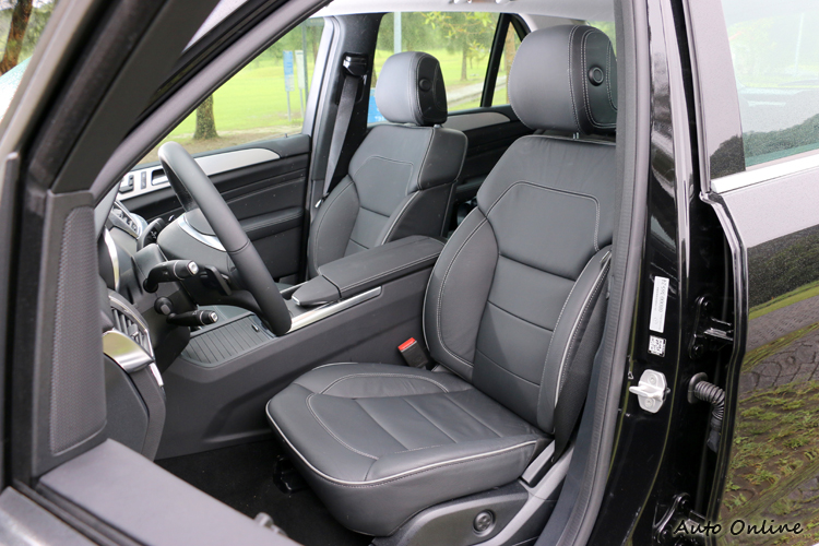 前座椅比起上一代M-Class有更大幅度調整空間。