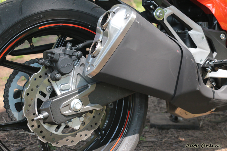 短管雙孔式排氣管一直是Z家族的特色之一,國外也已經有許多改裝部品可改了。