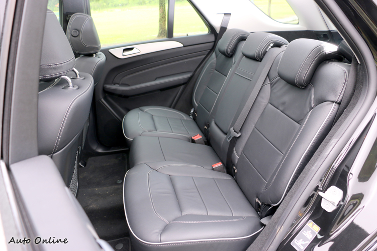 LSUV最大優勢,乘坐空間表現亮眼,絲毫感受不到壓迫感。