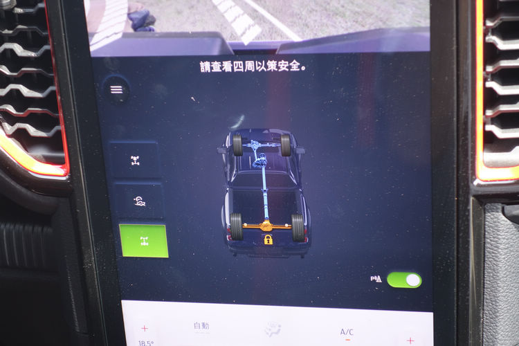 Wildtrak具備Advanced 4WD以及電子式後軸差速器鎖定功能,應付極端地形更能駕輕就熟。