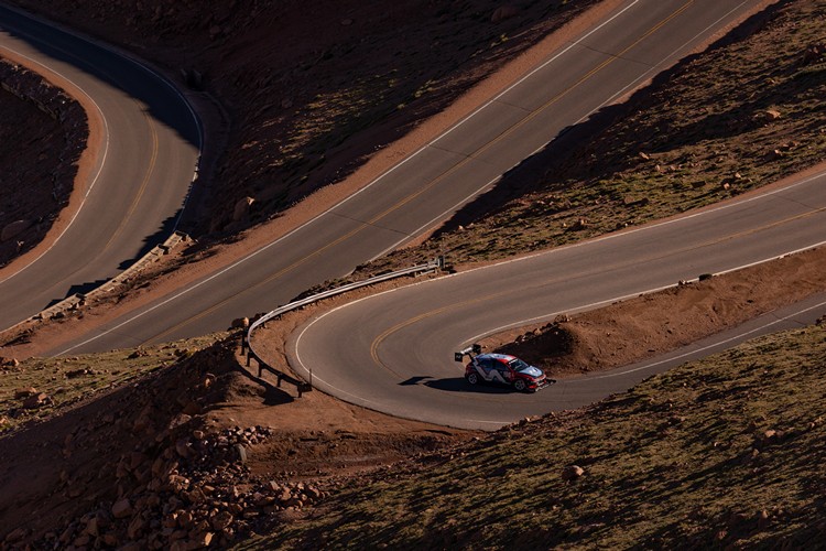 今年比賽共有五輛純電賽車參與競爭,最好的名次是第三名,最拆也有28名