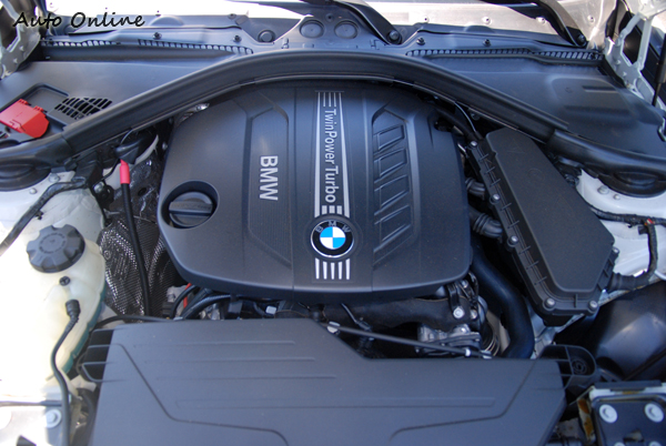 透過全新的引擎控制單元就是俗稱的改晶片,並對進氣冷卻系統提升,馬力從原本的184hp提升為200hp,扭力38.7kgm增加到42.8kgm。