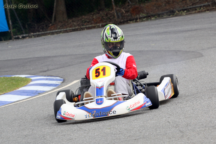 路線抓對車輛過彎就順,不能出現太多橫移畫面,如何柔順使用油門、煞車及方向盤將攸關成績好壞。