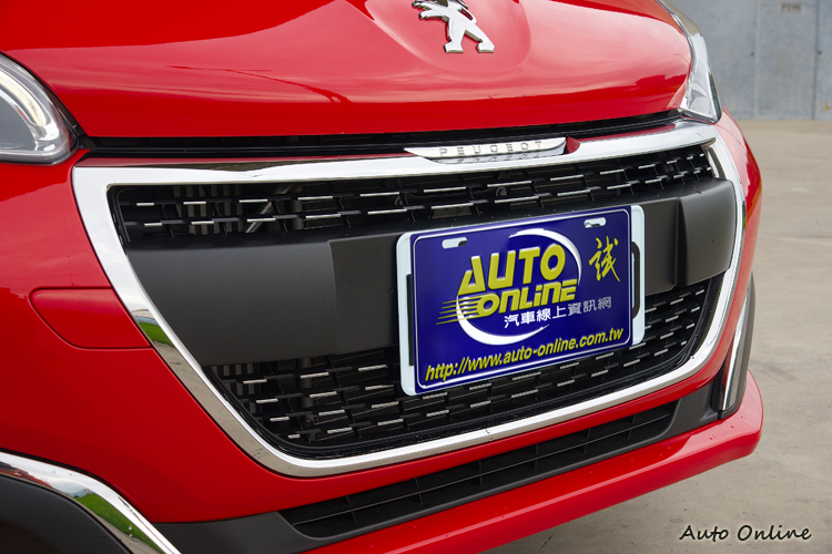 水箱罩格柵式樣更顯時尚有型。