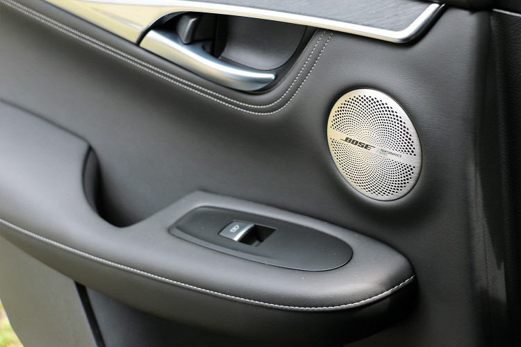 專屬 QX55 座艙設計的 16 具 BOSE Performance 揚聲器。