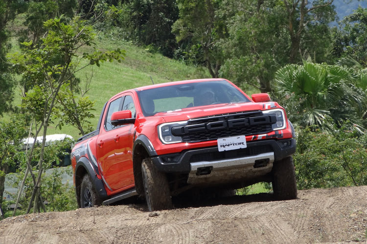 Ranger Raptor不只配置輸出更強悍的動力引擎,底盤懸吊也是專屬設計。