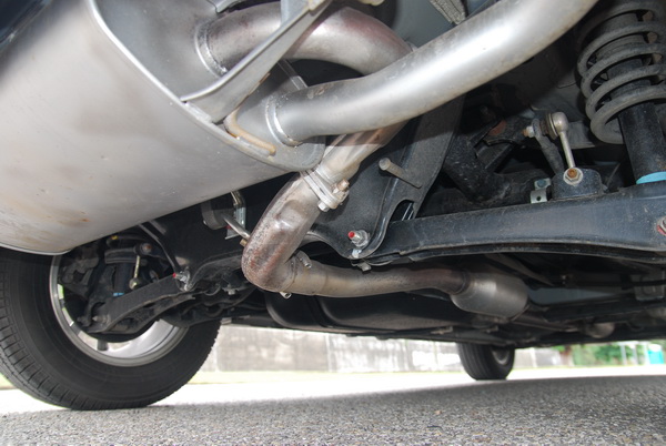 ASX 1.8L 2WD在底盤下就是少了後輪的傳動系統。