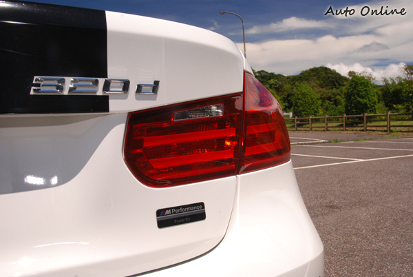經過M Performance Power Kit加持後,在後尾門上會有專屬銘牌。