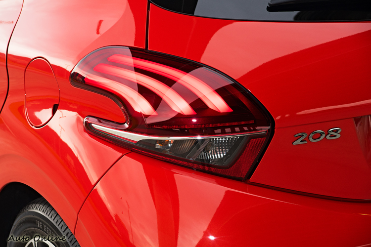 新獅爪印象光幕式 LED 尾燈。