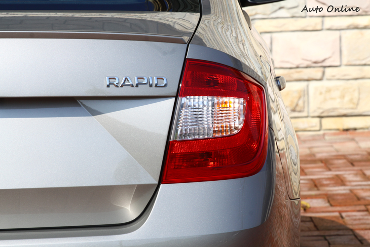 這樣的切削設計靈感出自於捷克有名的水晶杯,後續車款也都會有這樣的設計。