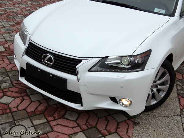 LEXUS不再自我設限於3.5升以上的排氣量,推出GS250車款,大幅增加競爭力。