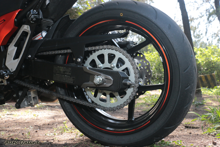 後齒盤的齒數也變多,可換來更好的加速感。