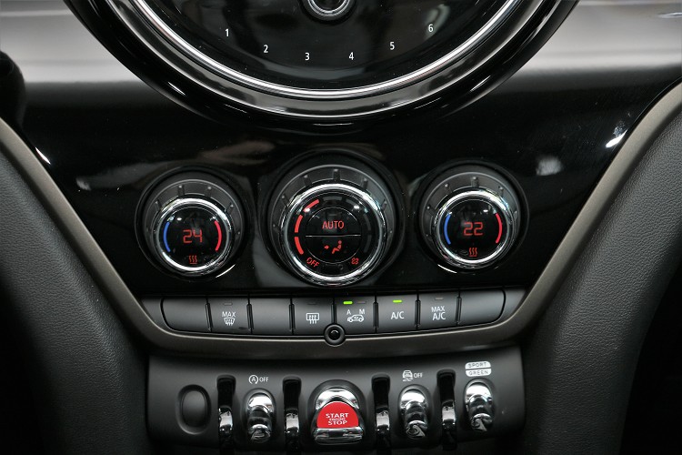 冷氣控制介面以圓形為主視覺,操作使用直覺且順手。