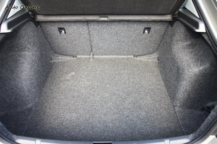 後廂空間及高達530公升,若放倒後椅背更可增自1470公升。