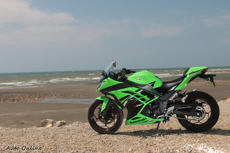 喜歡跑車的對於綠色忍者都很難抵擋它特殊的魅力。