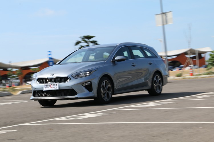 長衝程汽缸設計讓它在低轉速域也能獲得不錯的力道,但在運動模式下才能展現真正實力。