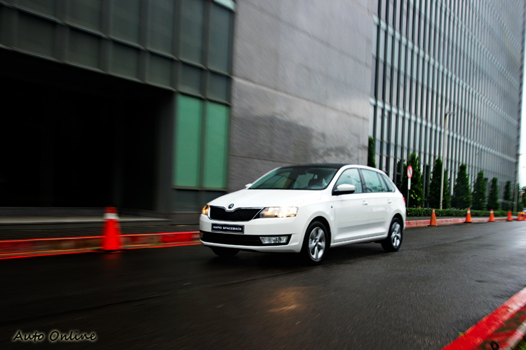 1.4 TSI為這部小「掀背房車」提供了明快的加速表現。