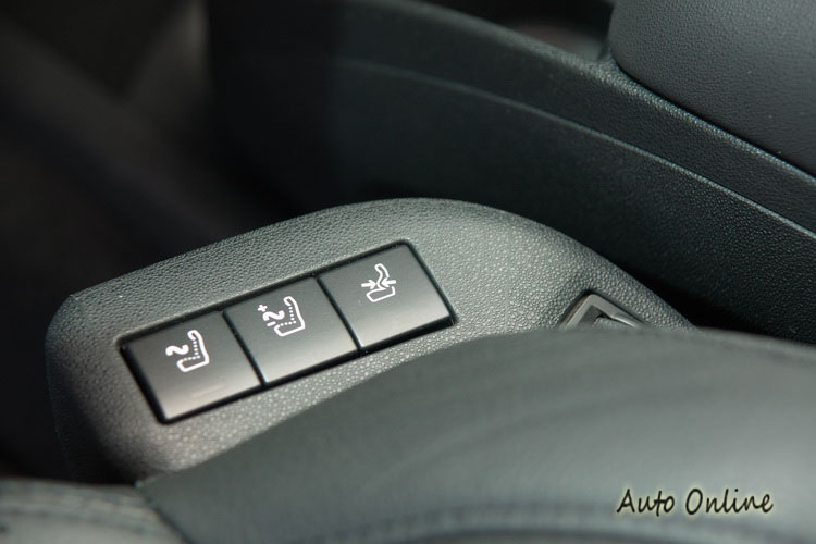 雙前座椅都有加熱與按摩功能