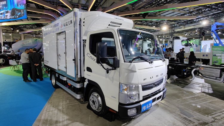 Canter 5噸小貨車配發泡保溫車廂