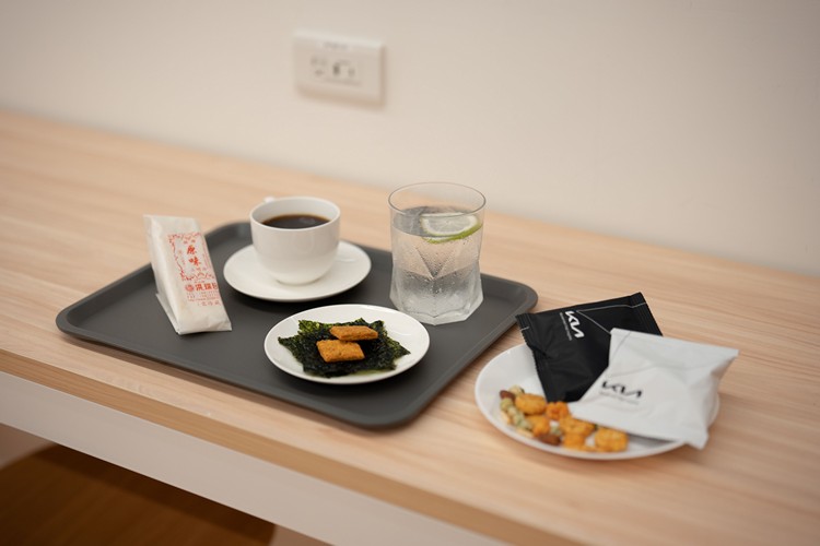 服務中心提供預約保修車主洪瑞珍三明治或韓式精緻餐點的早餐或午餐。