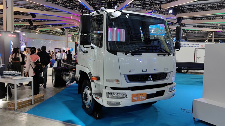 FUSO Fighter 13.5噸