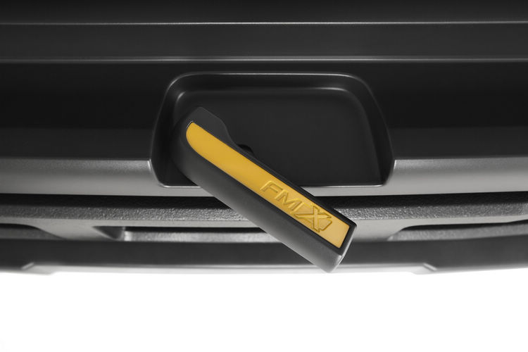 卡車上的拖車勾,連自身重量都撐得住,果然是傳說中的帝王神勾!